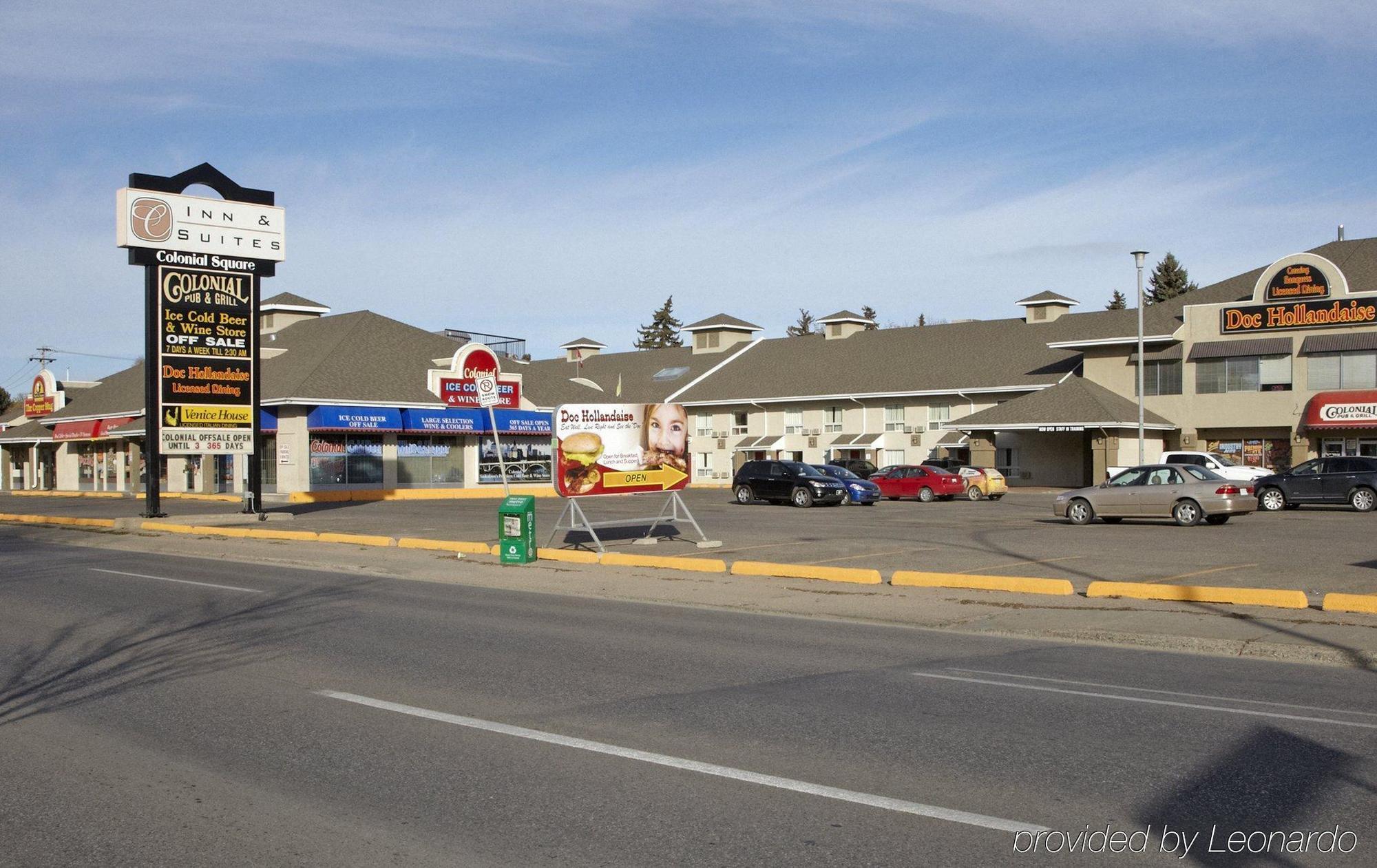 Colonial Square Inn & Suites Saskatoon Exterior photo
